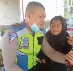 Terpisah Puluhan Tahun, Sorang Polisi di Inhu Pertemukan Nuraini Kembali dengan Keluarganya
